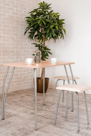 Стол обеденный на металлическом основании, дуб млечный 